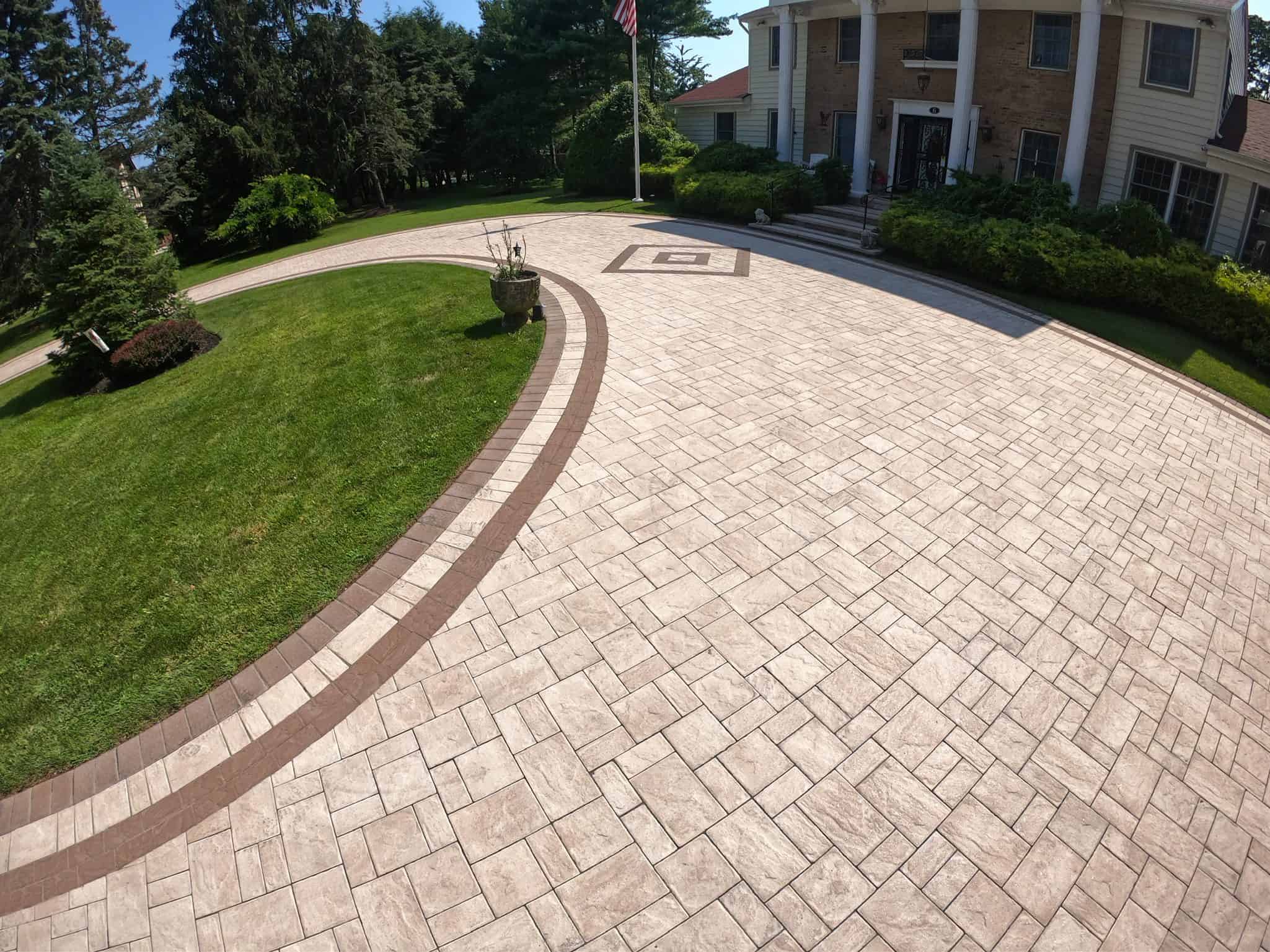 Paver driveway, Sahara chestnut lite pavers, mocha borders, driveway paving stone